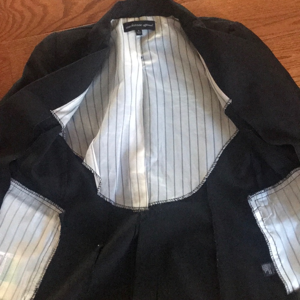 Blazer - Picture 4 of 4